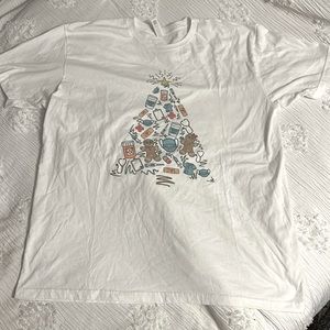Super Cute Nurse Inspired Christmas Tree Tee ✨ NWOT✨